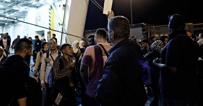 Χιλιάδες πρόσφυγες εγκλωβισμένοι στα νησιά, λόγω της απεργίας της ΠΝΟ
