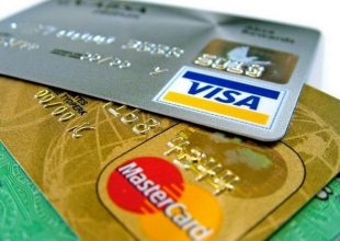 Παγώνει το σχέδιο επέκτασης της χρήσης πιστωτικών καρτών