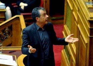 Θεοδωράκης: Μεγάλες οι ευθύνες του πολιτικού συστήματος για το προσφυγικό και το ασφαλιστικό