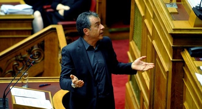 Θεοδωράκης: Μεγάλες οι ευθύνες του πολιτικού συστήματος για το προσφυγικό και το ασφαλιστικό
