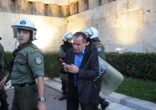 Ελεύθερος ο κατηγορούμενος για την επίθεση κατά Κουμουτσάκου