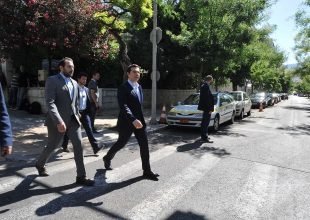 Μαξίμου: ‘Γελοιότητα’ τα περί αμφισβήτησης της ‘εθνικής γραμμής’ Αθήνας-Λευκωσίας