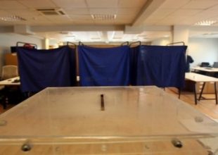 Νέα Δημοκρατία: Φταίνε τα κομπιούτερ. Νέα απόπειρα εκλογής προέδρου στις 13 Δεκέμβρη