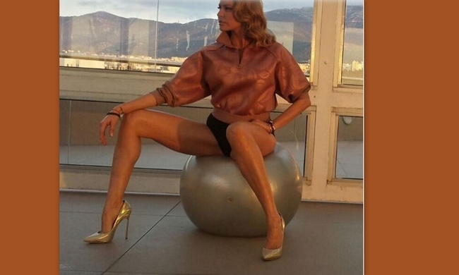 ‘Εριξε το Instagram με τη σέξι φωτογράφισή της η Τζένη Μπαλατσινού