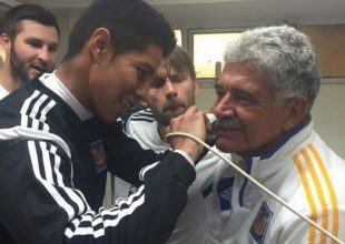 Μέχρι και το μουστάκι τον έβαλαν να ξυρίσει