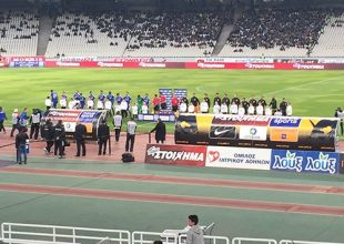 Η είσοδος των ποδοσφαιριστών (vid)