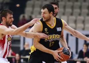 Ποτέ ο ένας δεν νικάει τους πολλούς