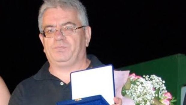 Πέθανε ο Λάκης Μπέλλος!
