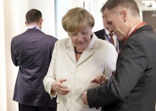 Η Μέρκελ επιμένει πως η λύση στο προσφυγικό βρίσκεται στα σύνορα Ελλάδας-Τουρκίας