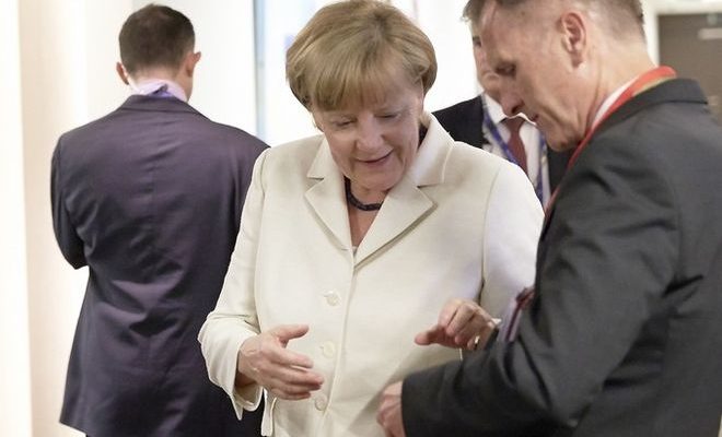Η Μέρκελ επιμένει πως η λύση στο προσφυγικό βρίσκεται στα σύνορα Ελλάδας-Τουρκίας Η Μέρκελ επιμένει πως η λύση στο προσφυγικό βρίσκεται στα σύνορα Ελλάδας-Τουρκίας
