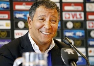 Ξανά στους πάγκους ο Τεν Κάτε