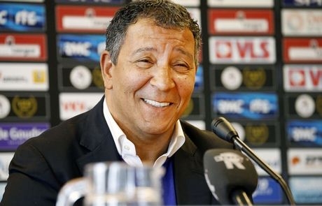 Ξανά στους πάγκους ο Τεν Κάτε Ξανά στους πάγκους ο Τεν Κάτε