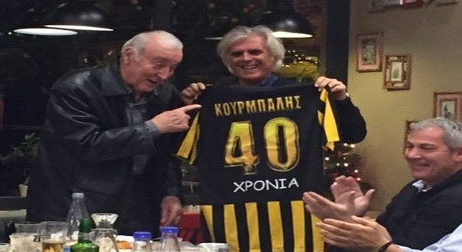 Η αναμνηστική πλακέτα της ΑΕΚ στον Κούρμπαλη (pics)