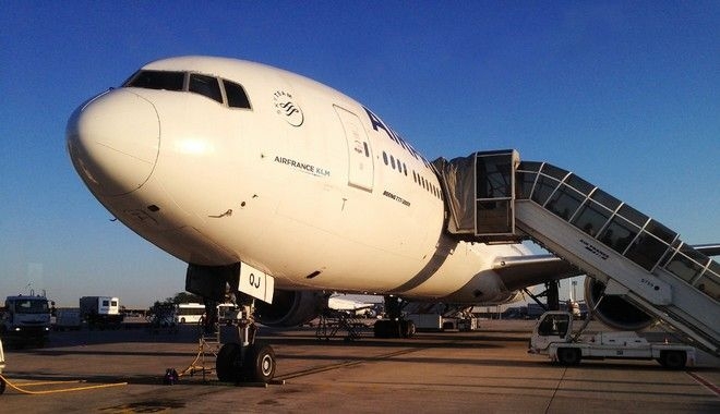 Συνελήφθη ζευγάρι στο Παρίσι για ‘ύποπτο αντικείμενο’
