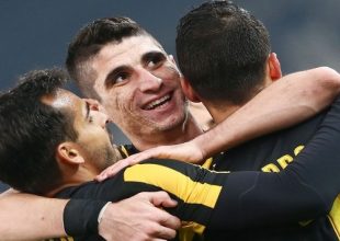 Προσπαθεί να προσαρμοστεί
