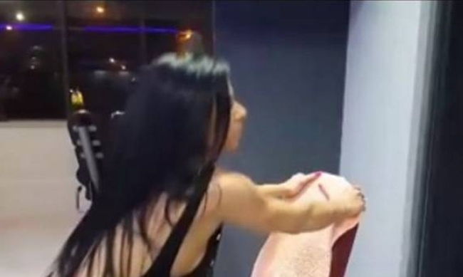 Πρωταγωνίστρια της Sirina σε καυτή γυμναστική!