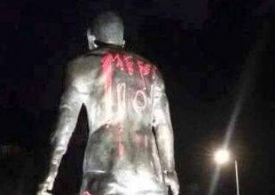 Έγραψαν το όνομα του Μέσι στο άγαλμα του Ρονάλντο