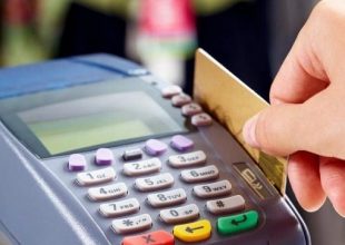 Εντός Ιανουαρίου η ρύθμιση για το αφορολόγητο με πλαστικό χρήμα