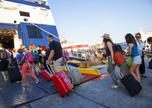 Το πρώτο παιδί του 2016 γεννήθηκε στο πρώτο πλοίο που έφτασε στον Πειραιά