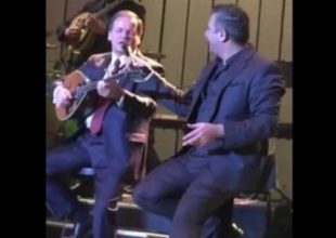 Ο Ρέμος τραγουδάει τον ύμνο της ΑΕΚ (vid)