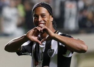 Παραλίγο σύγκρουση Ροναλντίνιο με φανάρι (vids)