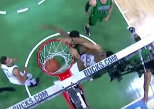 Το τρομερό κάρφωμα του Αντετοκούνμπο κόντρα στους Σέλτικς