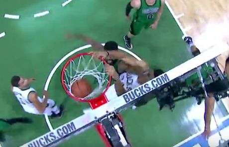 Το τρομερό κάρφωμα του Αντετοκούνμπο κόντρα στους Σέλτικς Το τρομερό κάρφωμα του Αντετοκούνμπο κόντρα στους Σέλτικς