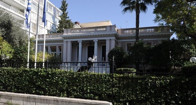 Όχι σε εκλογές και οικουμενική λέει το Μαξίμου