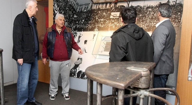 Επίσκεψη της Βασίλισσας στο μουσείο της ΧΑΝΘ (pics)