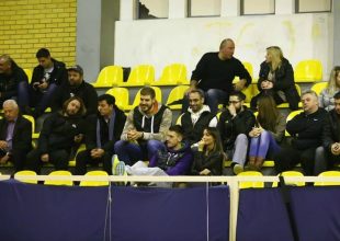 Ήττα για τους νέους μπροστά στους… «μεγάλους»