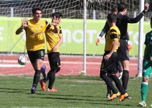 Με πάθος και τρέλα οι νέοι του Μανωλά