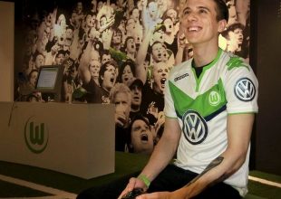 Η Βόλφσμπουργκ προσέλαβε παίκτη βιντεοπαιχνιδιών!