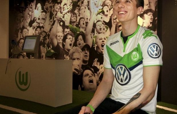 Η Βόλφσμπουργκ προσέλαβε παίκτη βιντεοπαιχνιδιών! Η Βόλφσμπουργκ προσέλαβε παίκτη βιντεοπαιχνιδιών!
