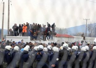 Έπεσαν οι τόνοι στην Ειδομένη. Άνοιξε η γέφυρα του Αξιού