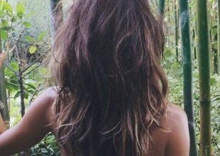 Topless στην ζούγκλα η…
