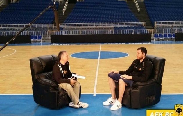 Ο Λουκάς «απαντάει» την Παρασκευή