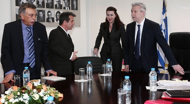 Μια εβδομάδα διορία και μετά αποβολή!