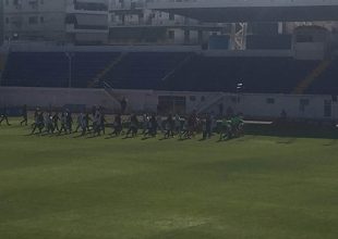 Η είσοδος των ποδοσφαιριστών στο Ατρόμητος – ΑΕΚ (vid)