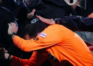 Χτύπησαν διαιτητή σε ματς κατά της βίας!