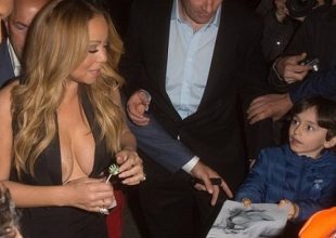 Η Carey «έδειξε» το στήθος της σε… ανήλικο αγοράκι!