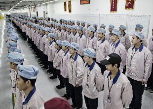 Στα άδυτα του πιο μυστικοπαθούς εργοστασίου κατασκευής iPhones
