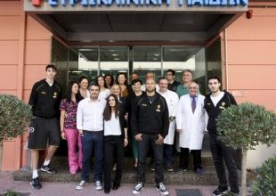 Παίκτες της «Βασίλισσας» στην Ευρωκλινική Παίδων
