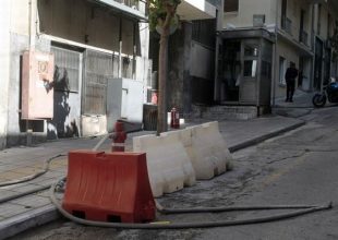 Επίθεση με βόμβες μολότοφ στο Αστυνομικό Τμήμα Εξαρχείων