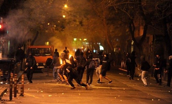 Αστυνομικοί απέτρεψαν οπαδικό «ραντεβού θανάτου» στο Μοναστηράκι!