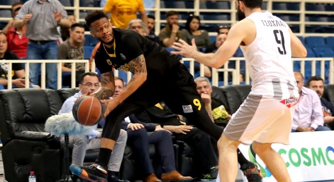 Ο άποντος…