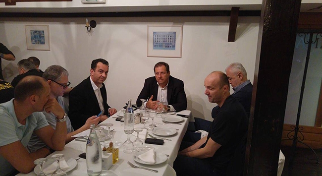 Δείπνο στην Καλαμαριά για τη Βασίλισσα (PICS)