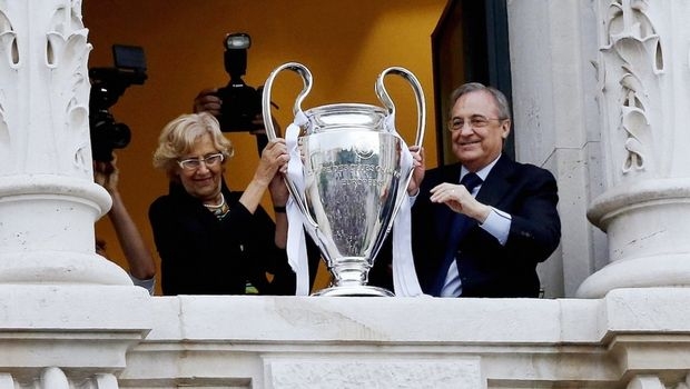 Ο Πέρεθ δείχνει 11 δάχτυλα σε οπαδό της Μπαρτσελόνα!