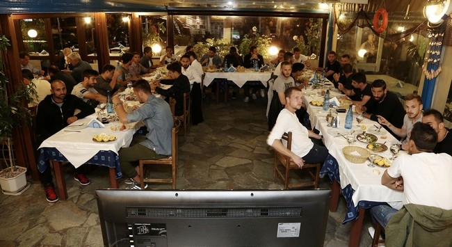 Δείπνο και Champions League