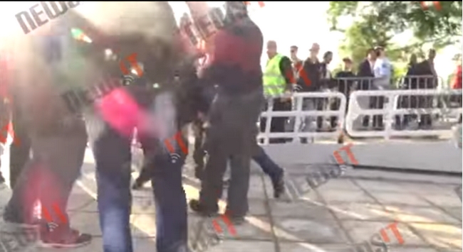 «Πέσιμο» σε δημοσιογράφο της ΑΕΚ από…. επίσημους του Ολυμπιακού (vid)