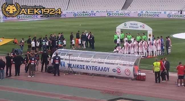 Οι χειραψίες του Μαρινάκη στους παίκτες της ΑΕΚ (pics)